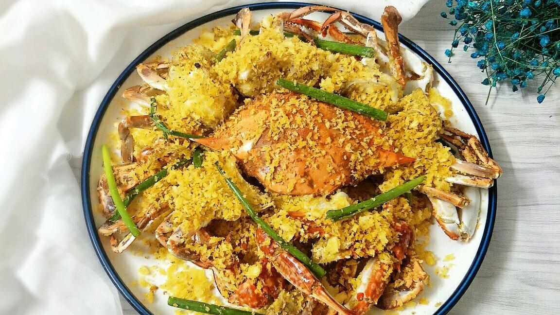 螃蟹|经典粤菜之一：避风塘炒蟹，蒜蓉堪称一绝，这才是螃蟹的美味吃法