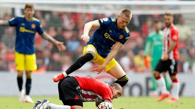 雅思蓝大咖|曼联官宣队魂腹股沟手术，至少缺阵3周！范德贝克有望获索帅重用