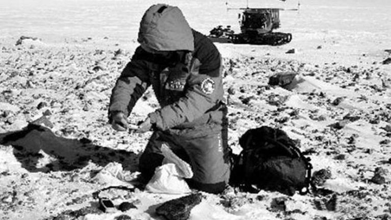 医生 1961年在南极，列昂尼德突然肚子痛，于是他切开了自己的肚子