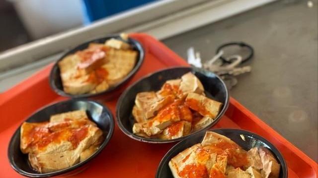 岳云鹏|山东4代人卖传统早餐，3元一碗和卤猪头肉是绝配，外地人吃不惯