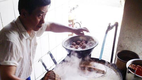 牛奶|正宗的新疆拉条子吃过吗？它与正宗的兰州拉面哪个更好吃呢