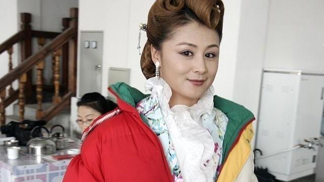 情感维护|身价五个亿的谢大脚50岁了还在拚命挣钱！真不知挣钱为了啥