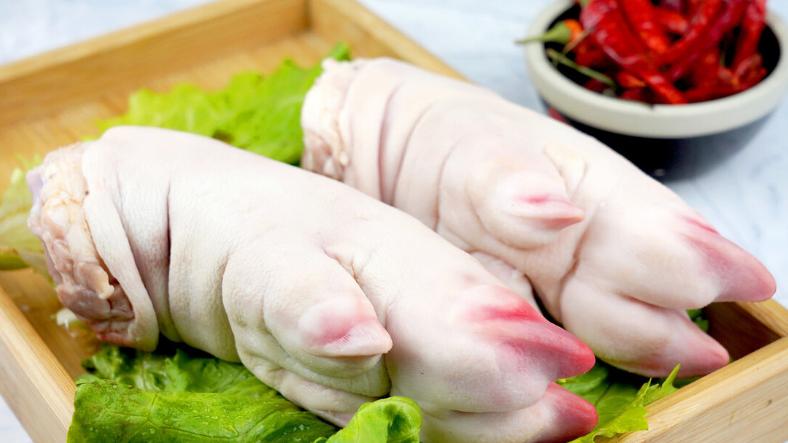 面包|买猪蹄，区分开前蹄和后蹄，并记住4个挑选技巧，买到新鲜猪蹄