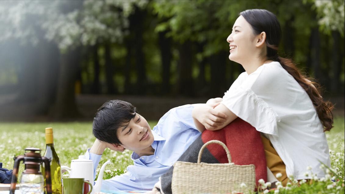 夫妻相处：什么样的婚姻最令人向往 | 经济学家的红豆论