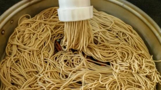 菠菜|莜麦面如今可以说，是稀有的粮食了，塞北人民喜爱的美食