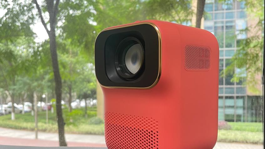 客厅装修投影仪选择，小明 Q1 对万播T6 Max的碾压级超越！