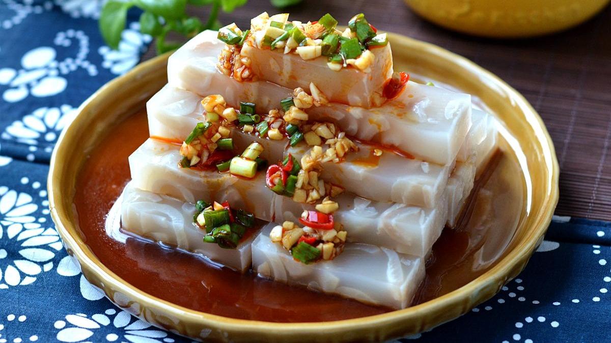 肉皮|白菜价的肉皮可以“变废为宝”？全是胶原蛋白的肉皮冻来了，真香