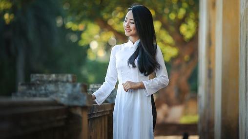 岚君说 女人到了中年，身边依旧异性不断，大多是这几个原因