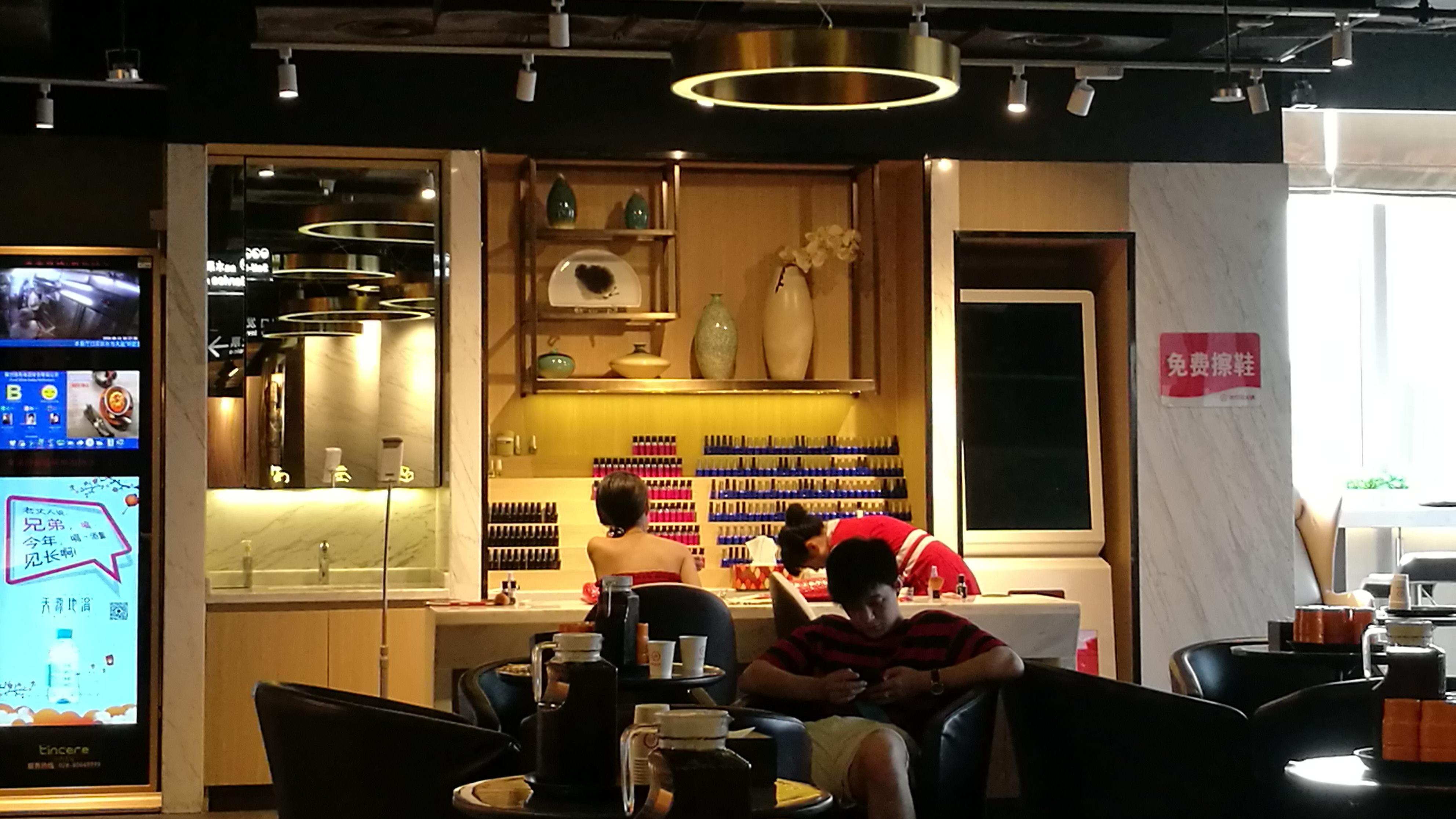 内蒙古|内蒙古多地“海底捞”门店关门，服务太“腻歪”使人感到不适