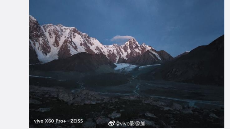 新疆维吾尔自治区|vivo X60 Pro+镜头中的新疆雪山，每一帧都将质感拉满