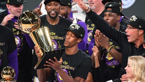 雪落无尘谈|恭喜老詹！佩林卡再次发力，冠军控卫欲底薪加盟，湖人迎关键拼图