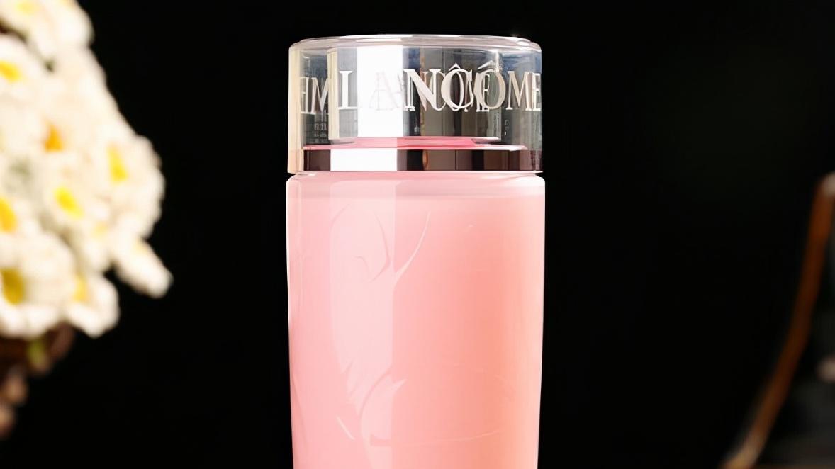 爽肤水 爽肤水怎么选？选对爽肤水，事半功倍，肌肤每天水嫩嫩的