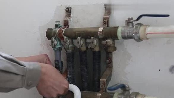 地暖不热，怎么办？排气步骤很重要，7步教你给地暖正确放气