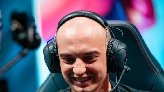 桃小菁的|Caps新发现“秃了也强了”！网爆V5将和NIP合并上市