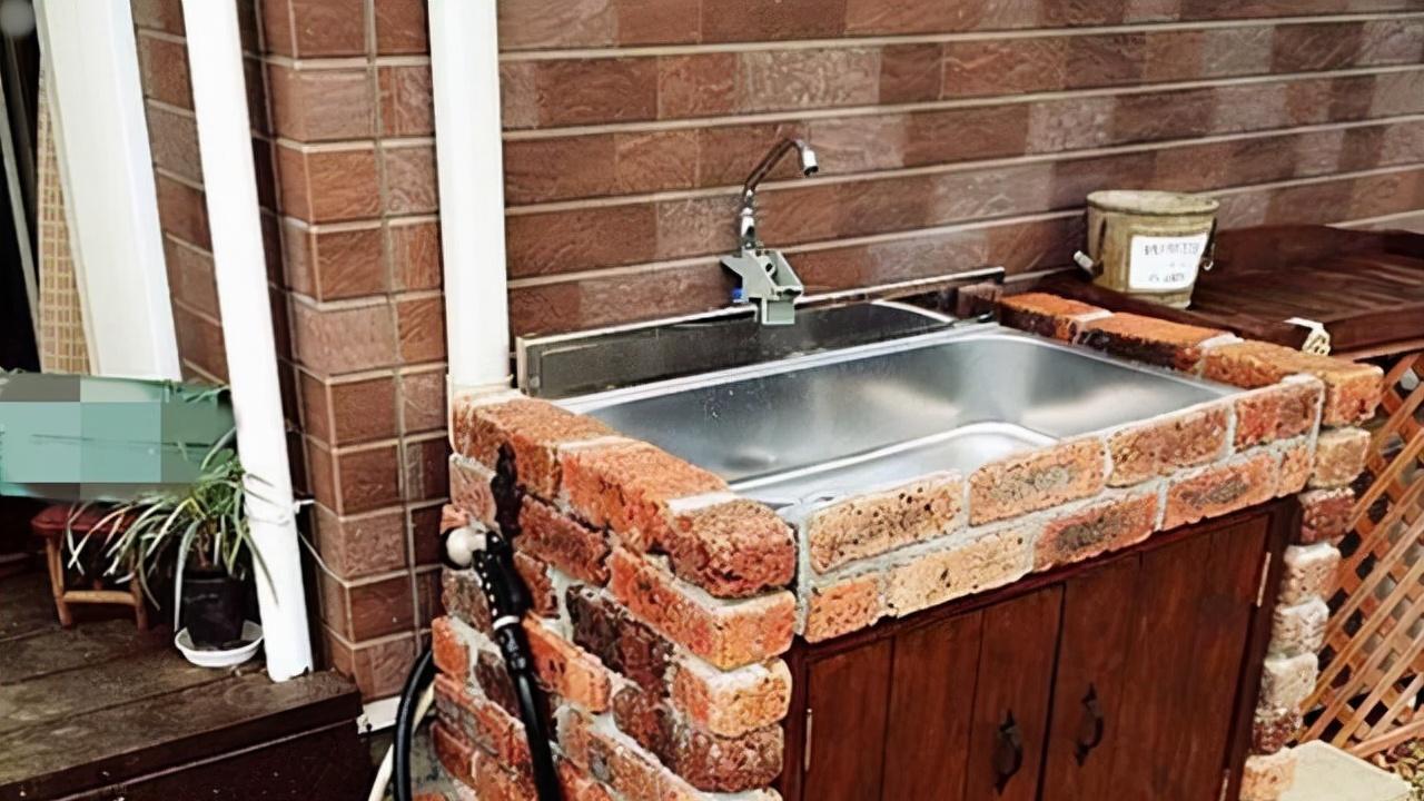 有院子别忘装这\普通物\，成本几百块，不是特别好看却特别实用