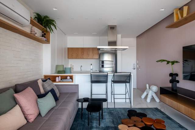 65㎡装得够聪明！靠窗打错层卡座，一边代替餐椅，另一边做桌面