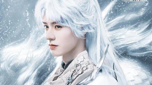 龚俊|龚俊白发造型亮相，侧颜俊美无双气质绝，完美cos二次元角色