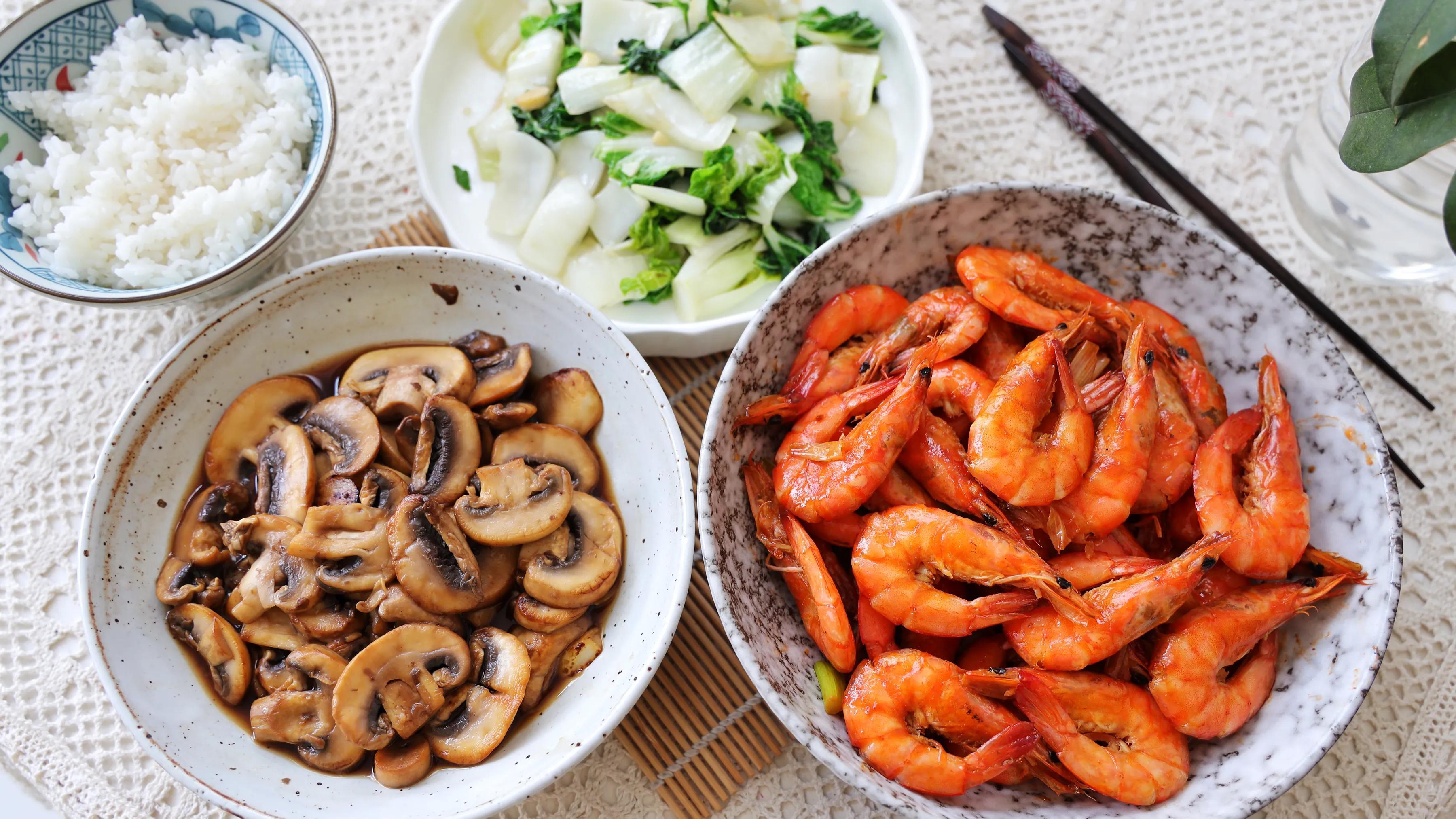 蘑菇|分享我家的日常午餐：3道下饭菜，做法简单，健康看得见