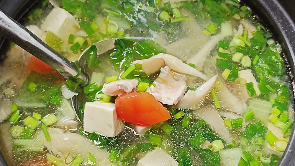 粘豆包|三鲜肉片汤这样做太香了，肉嫩汤鲜，冬天来一碗暖和，做法还简单