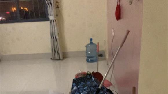 为了结婚把房子重新装修下，总共花2.6万，两个衣柜就1万了