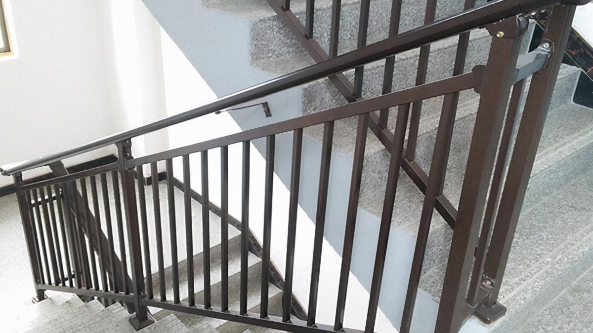 楼梯护栏的材质种类大全