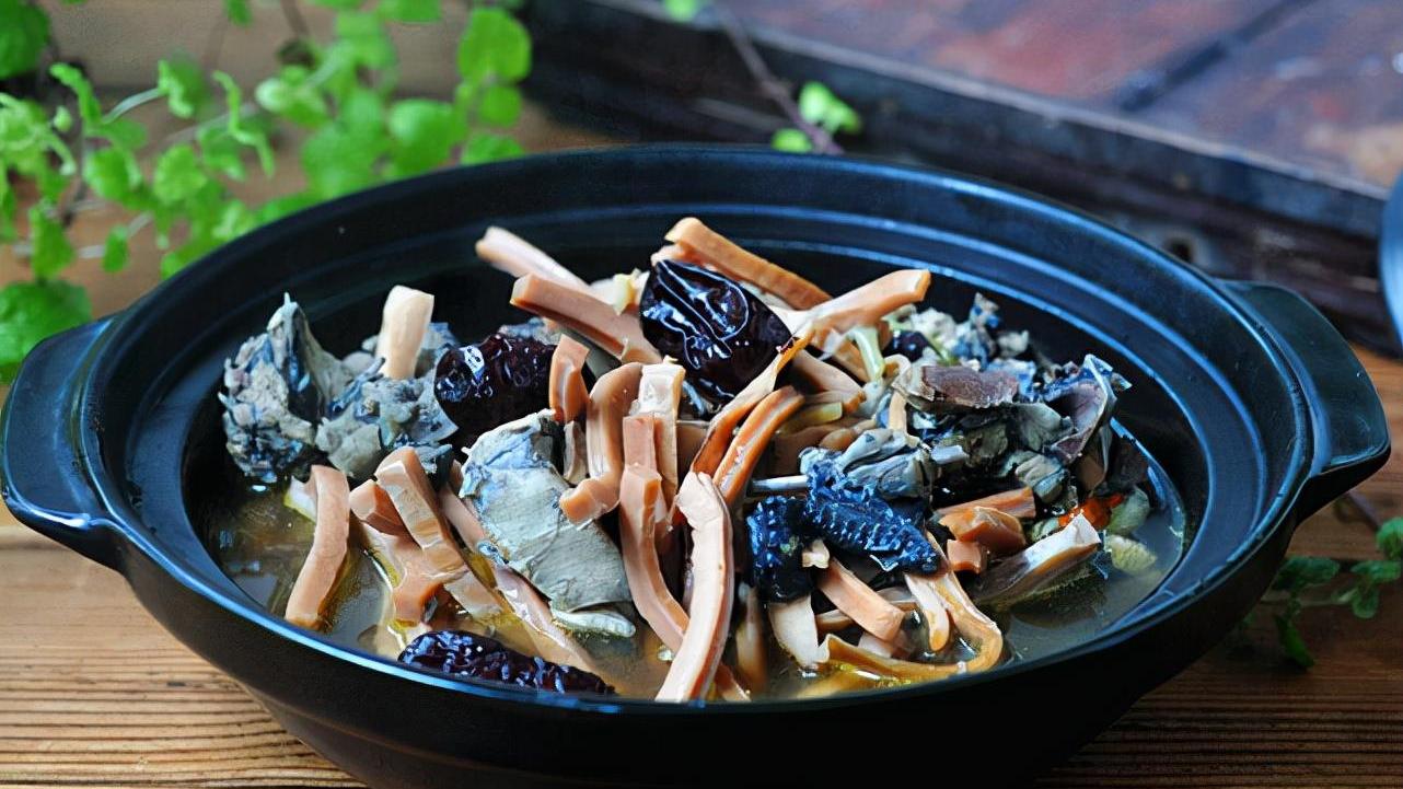 乌鸡|冬天，女人别亏待自己，这汤每月煮几次，暖身滋补，可别舍不得！