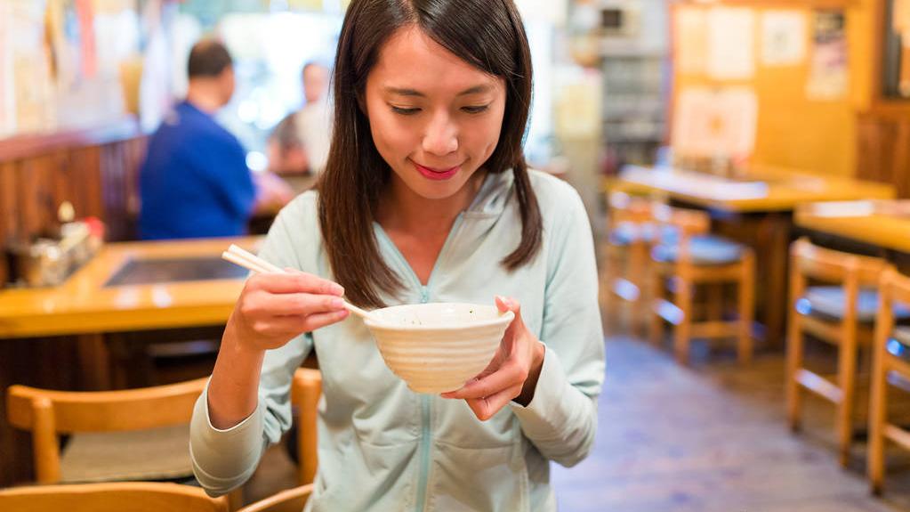 琉璃红孔雀|离婚后，婆婆要求退彩礼，儿媳直言：嫁妆和装修钱呢？