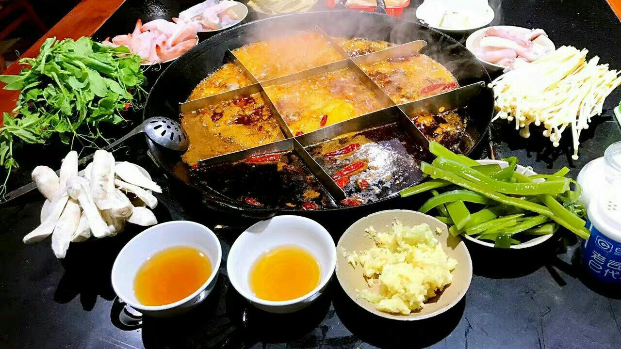 火锅底料|东北人眼里的4大火锅底料，最爽的不是去火锅店，而是在家吃