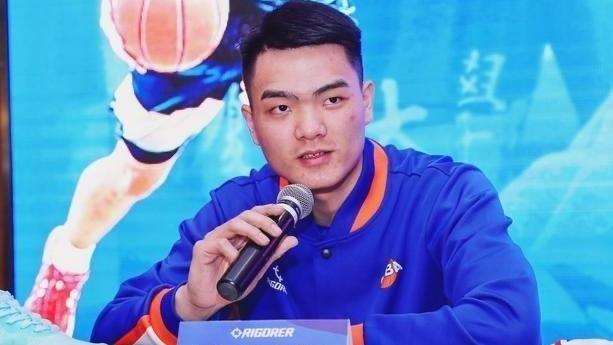 肖翻天和同学们 南黎北王，李楠看中清华后卫王岚钦