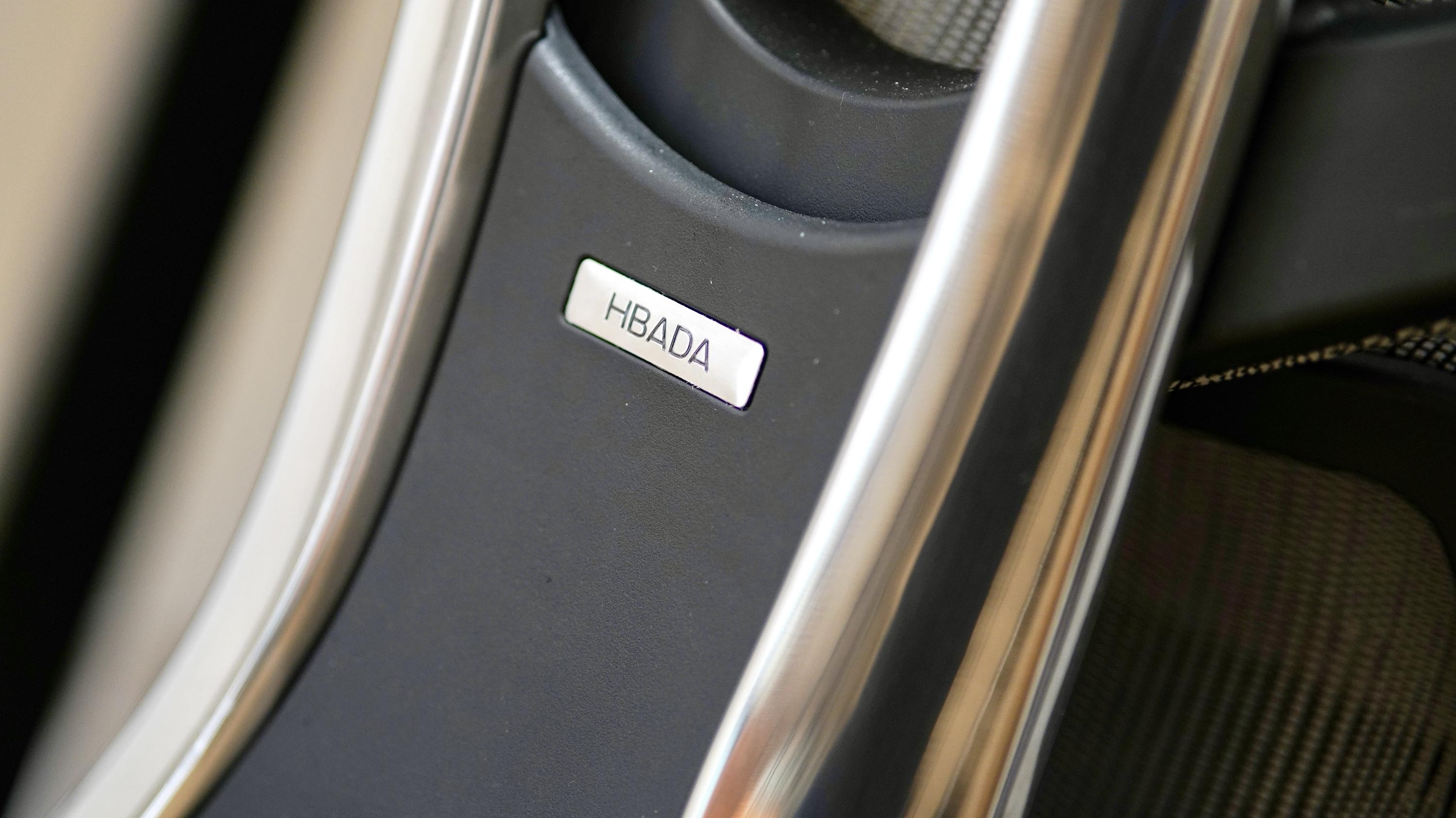 居家办公都要认真：入手黑白调人体工学椅，坐着舒服工作顺心