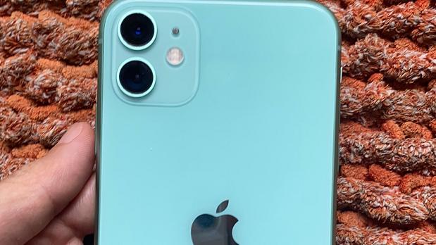 网友3400买“原装”iPhone11，评论：看外壳颜色就知道是翻新机！