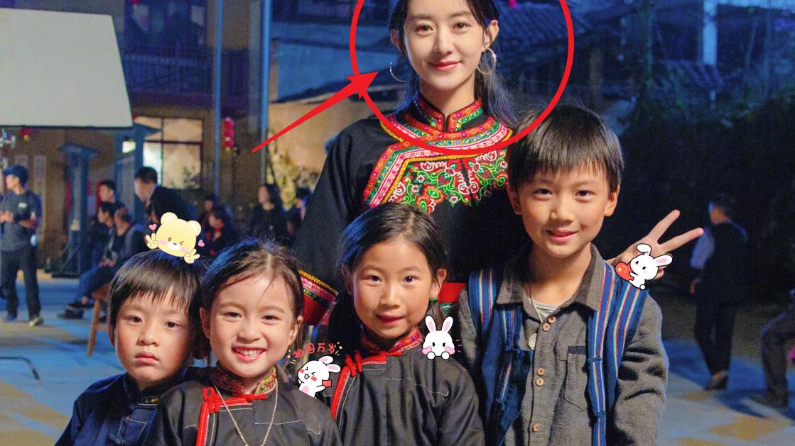 赵丽颖|赵丽颖干农活路透曝光，看清她脚下的鞋子，有无作秀一目了然