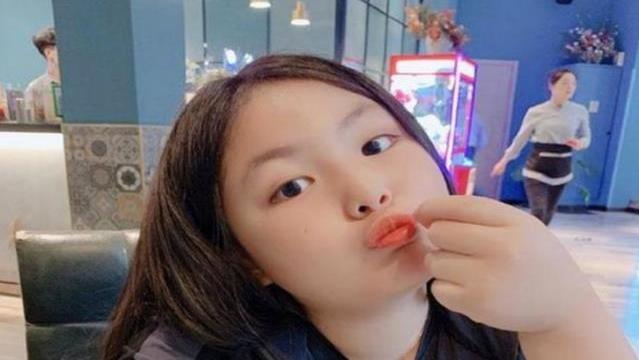 米卡|郭晶晶晒3个孩子吃饭照，餐桌成重点，网友：细节决定教育