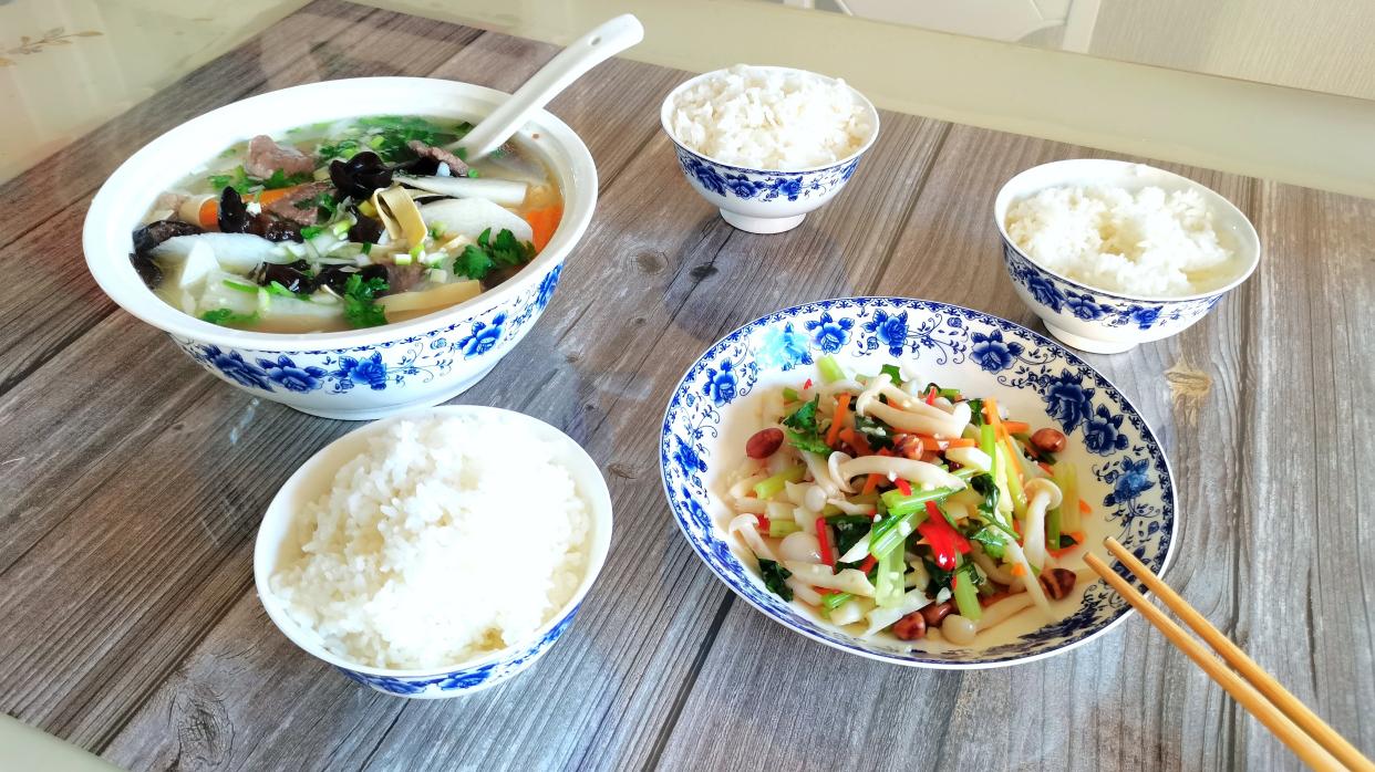 面条|一家3口人的午餐，只有一菜一汤，丈夫孩子却说太满意了