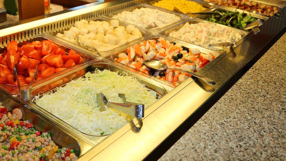 鱼片|机关食堂原来也是福利，2元钱吃肉管饱，吃不完打包带走