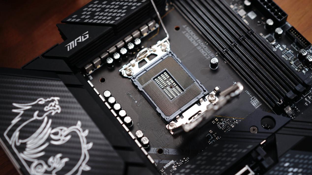 12代i3处理器和B660主板即将上市，你会选择英特尔还是AMD？