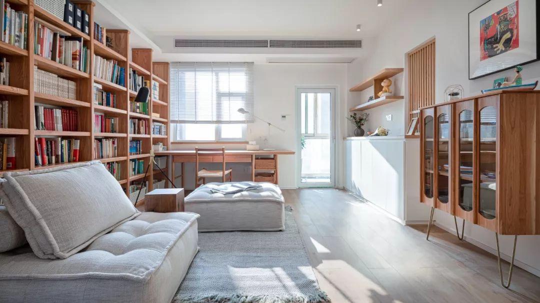 客厅只能看电视？别傻了！学着这样布局设计，功能翻倍又舒适！