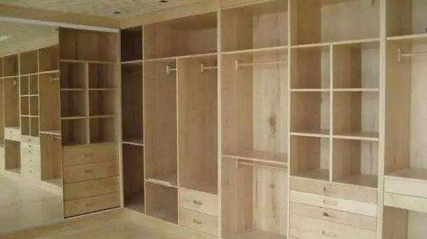 朋友花8万买的教训！地板和衣柜哪个先安装，搞错了损失就大了