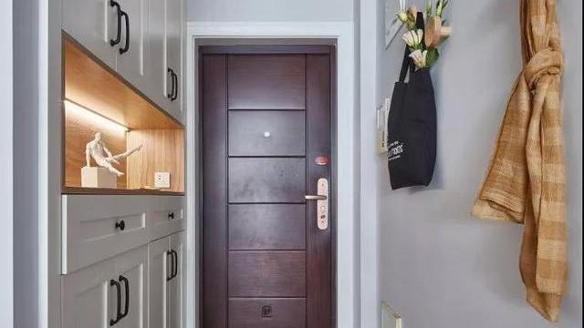 日本朋友说，他对中国业主在玄关打柜子觉得奇怪，他们都是空着的