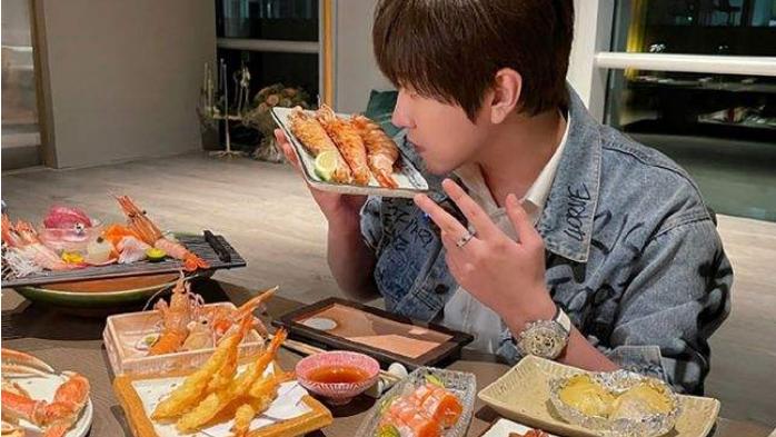 |网红白冰咬完食物，商家却未扔掉仍继续使用！打算让顾客吃唾液？