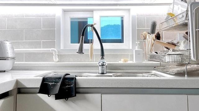 96㎡硬装看着没什么，软装一搭配就有了家的感觉，是年轻人的审美