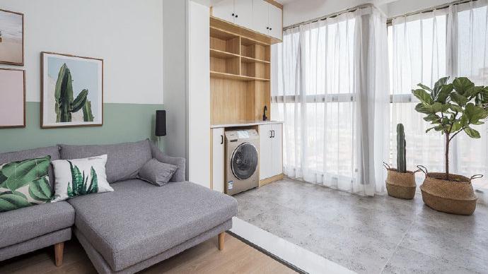 90平米的原木风新房入住，入户就被客厅迷住，原木装饰超温馨