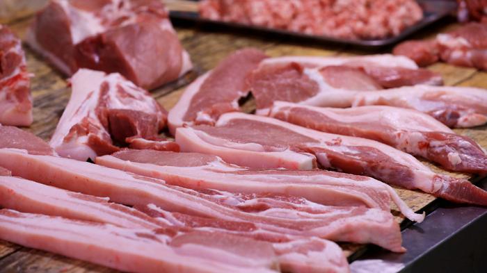 五花肉|想吃脆皮肠不用出去买，手把手教你在家做，经济实惠又解馋!