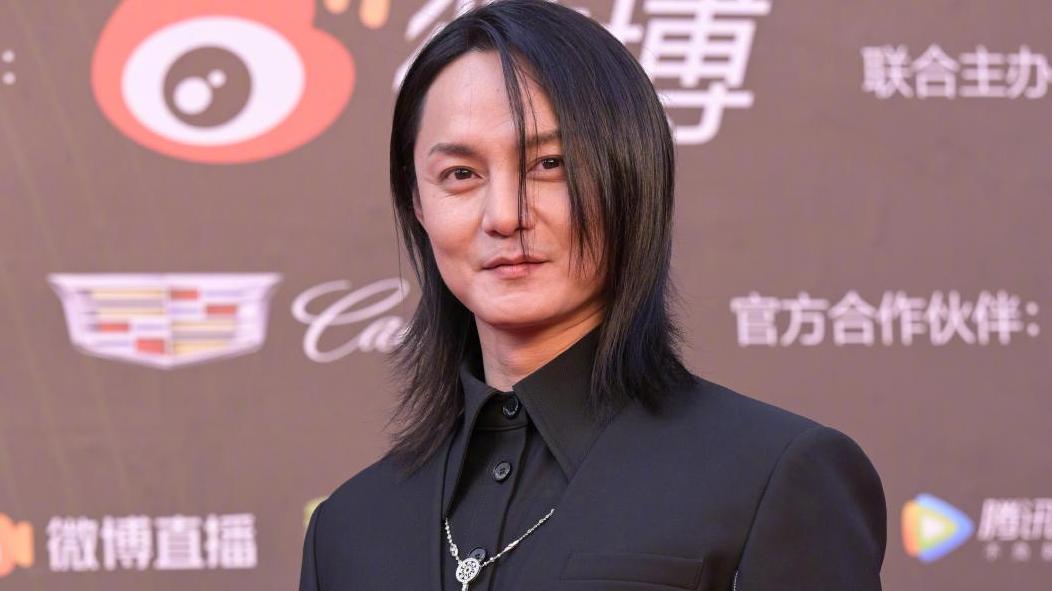 罗云熙|罗云熙近照曝光！脸颊干瘪，再次被指瘦脱相，网友直呼太吓人