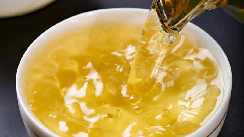 茶叶|新手撬茶饼的三个手法你还在使用吗？为什么不建议直接上手掰茶饼