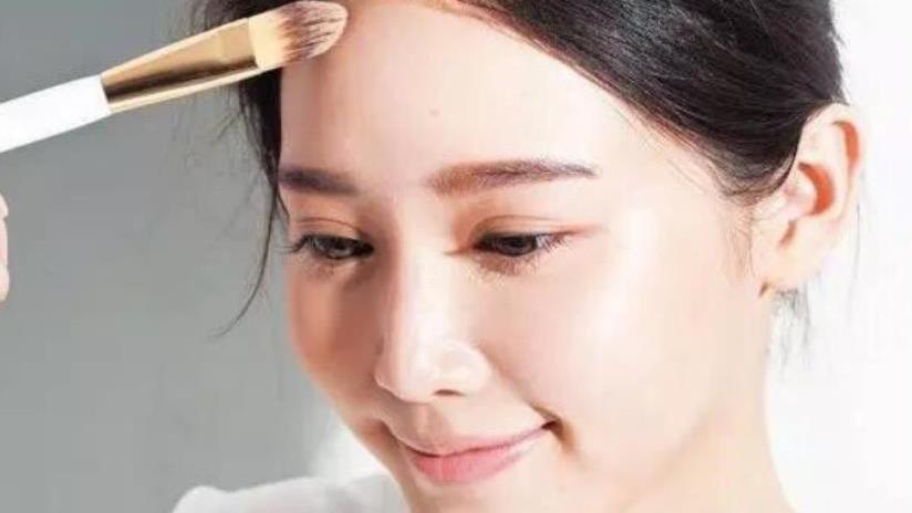 齐刘海|化妆后起皮、斑驳、卡粉？选对“妆前乳”很重要，这份攻略请收好