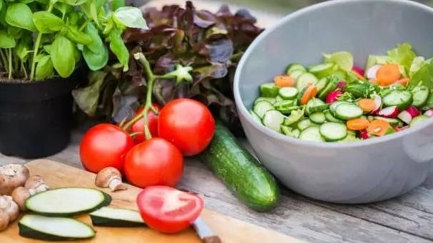 土家九妹|秋天可以吃“西瓜”吗？提醒：若想肝脏健康，3种水果尽量别多吃