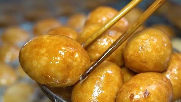 福建省|福建两姐妹做自创小吃，6元一个火了30年，3天12000个不扛卖