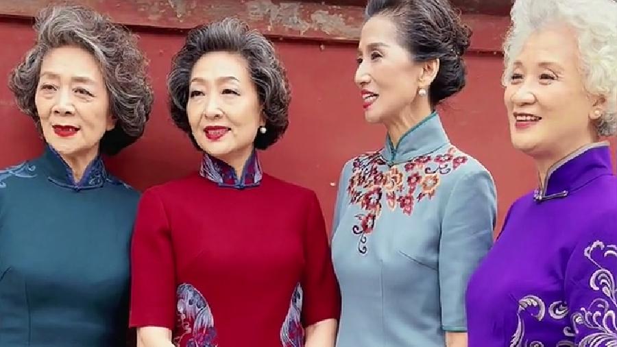 小姐姐 六十头发花白染还是不染？染发显年轻，但银发也是道美丽的风景线