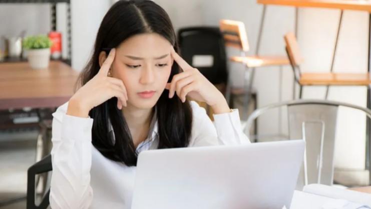 玄风命理 枭神印旺日坐伤官的八字，了解一下她的事业婚恋之路！